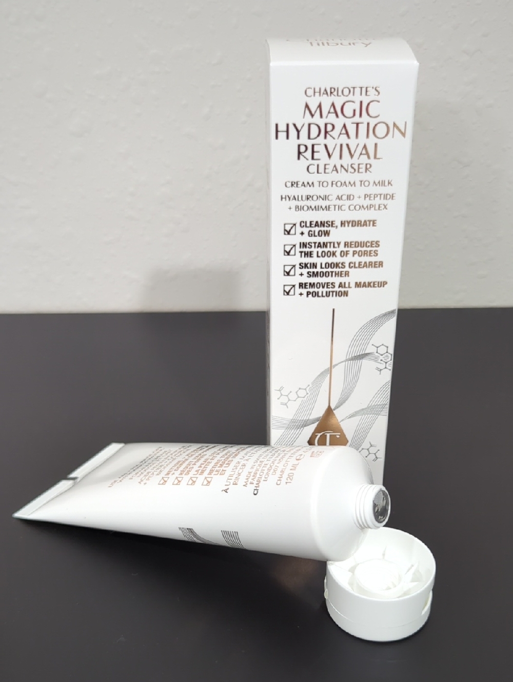 BNIB 120 ml Charlotte Tilbury Hydration Revival Cleanser